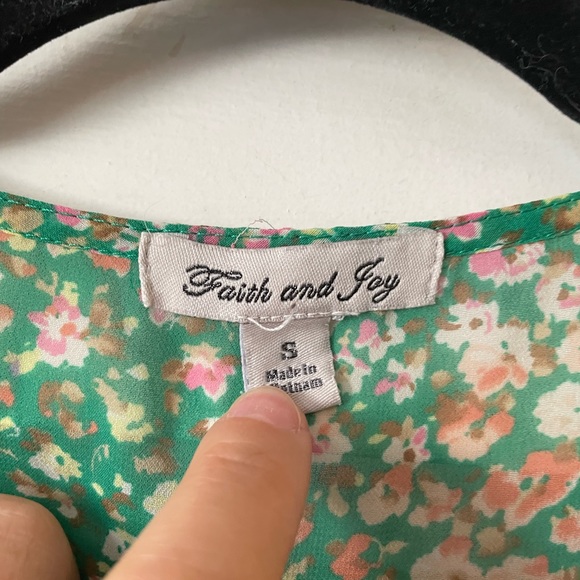 Faith and joy sheer tank blouse - Picture 2 of 4